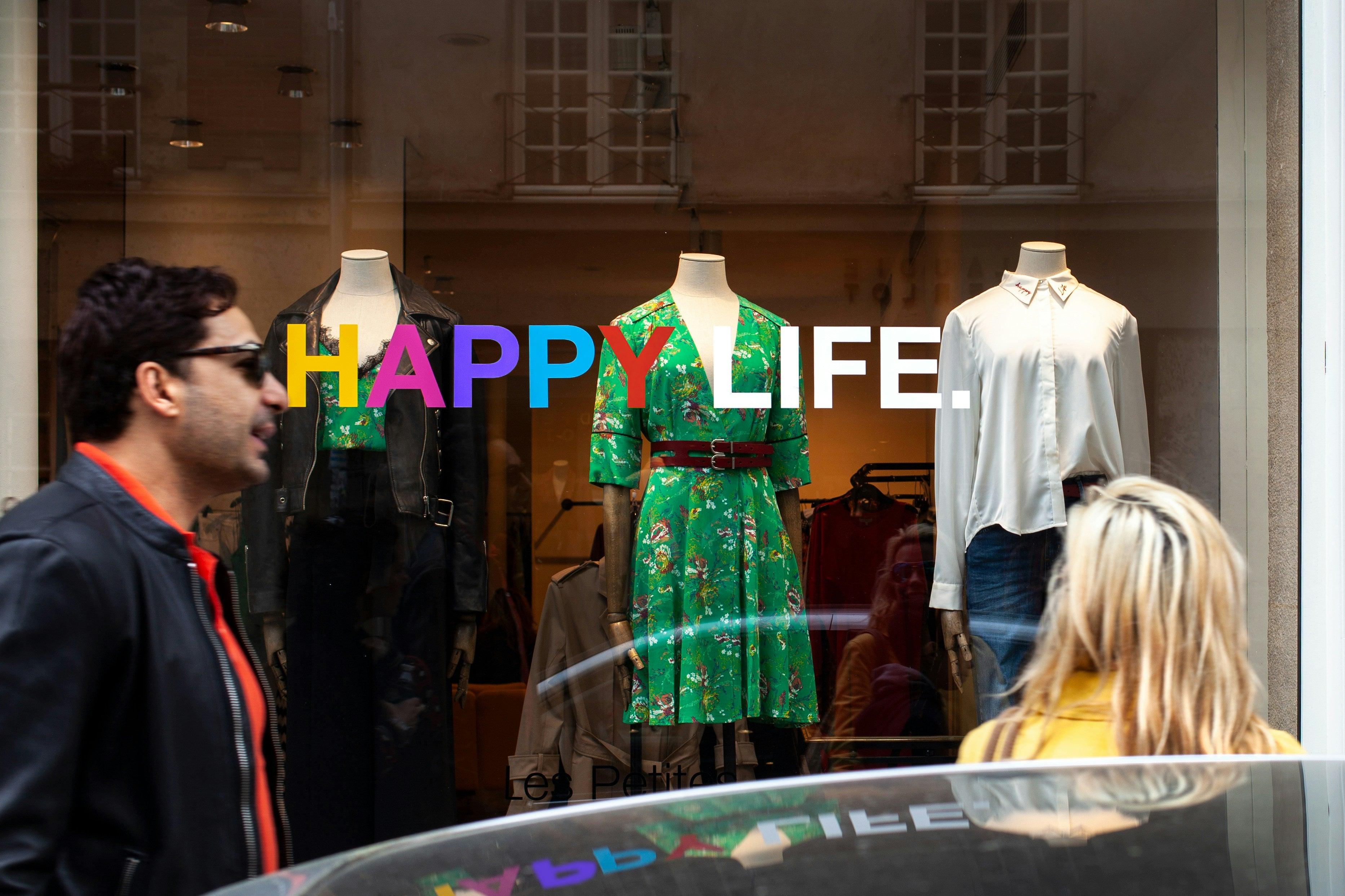 Female Mannequins and the Influence on Store Branding - Build Your Shops