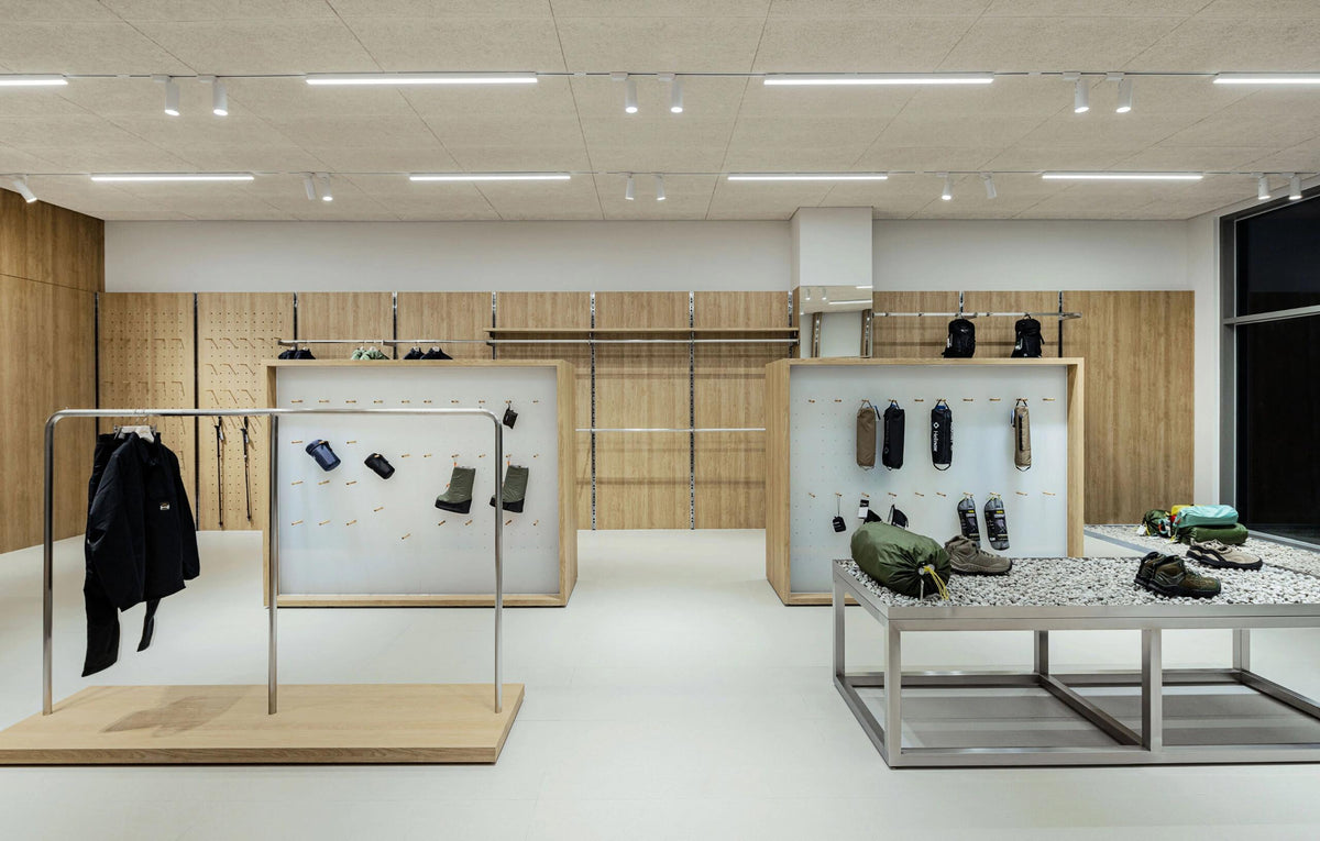 Shopping Rails Clothes Racks for Retail Stores | Build Your Shops Australia
